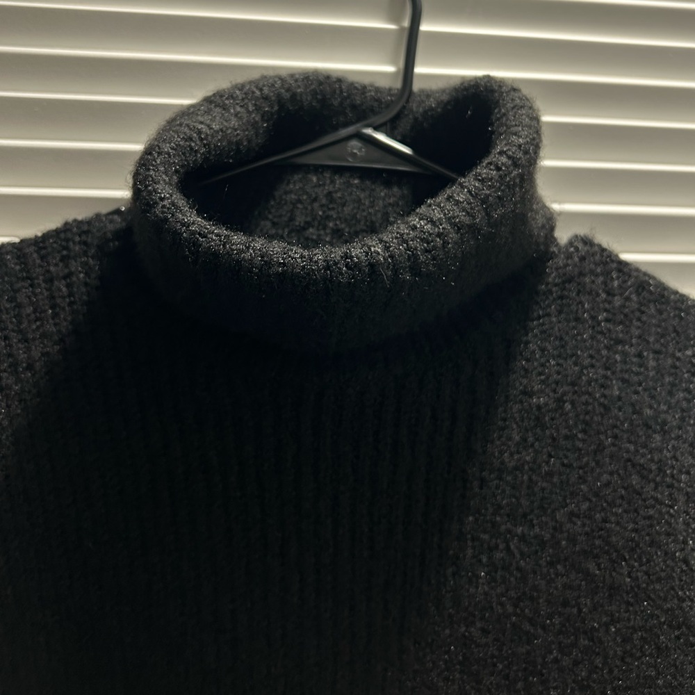 Steve Madden Elegant Black Turtleneck Sweater - Picture 8 of 9
